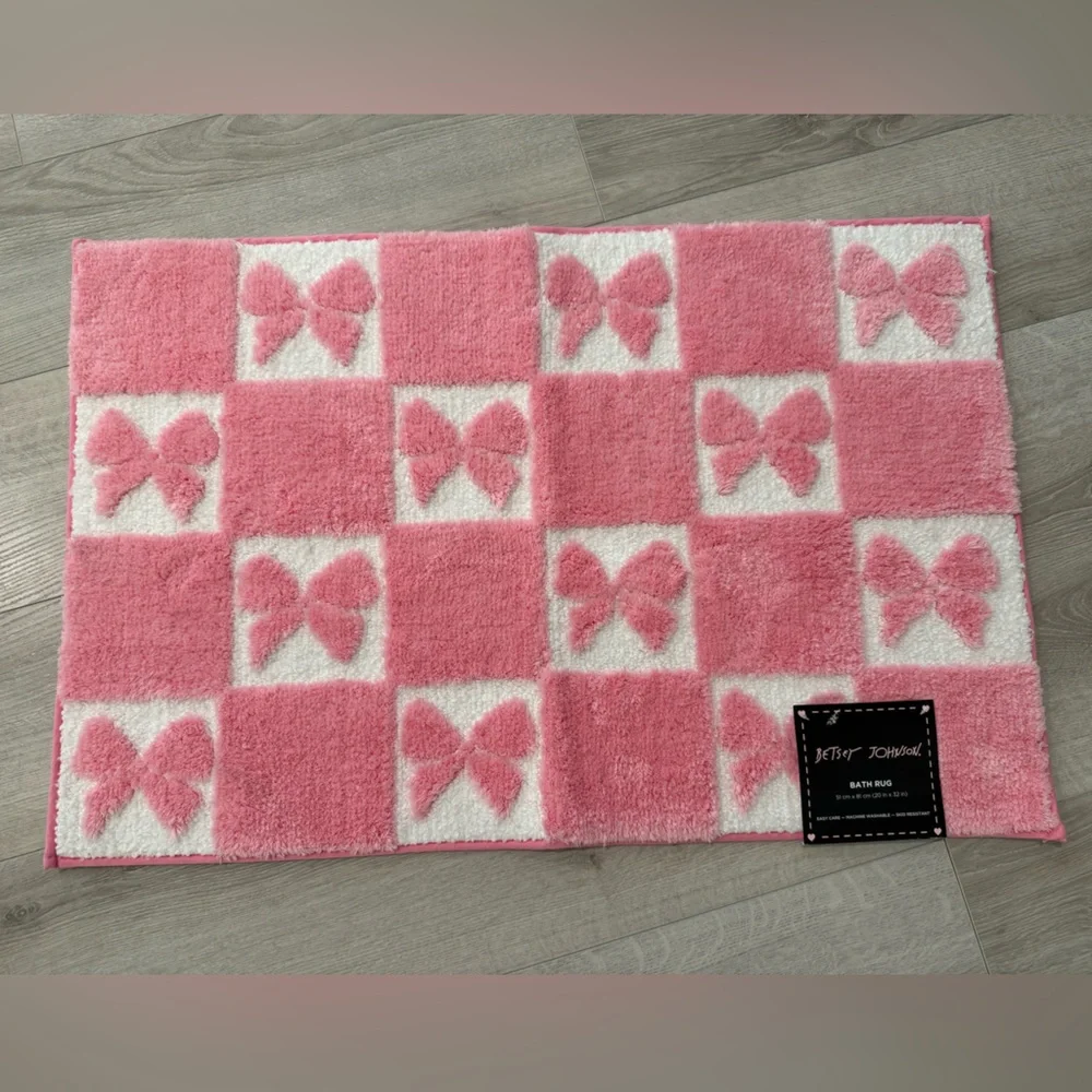 Betsey Johnson Pink and White Bow Bath Rug
